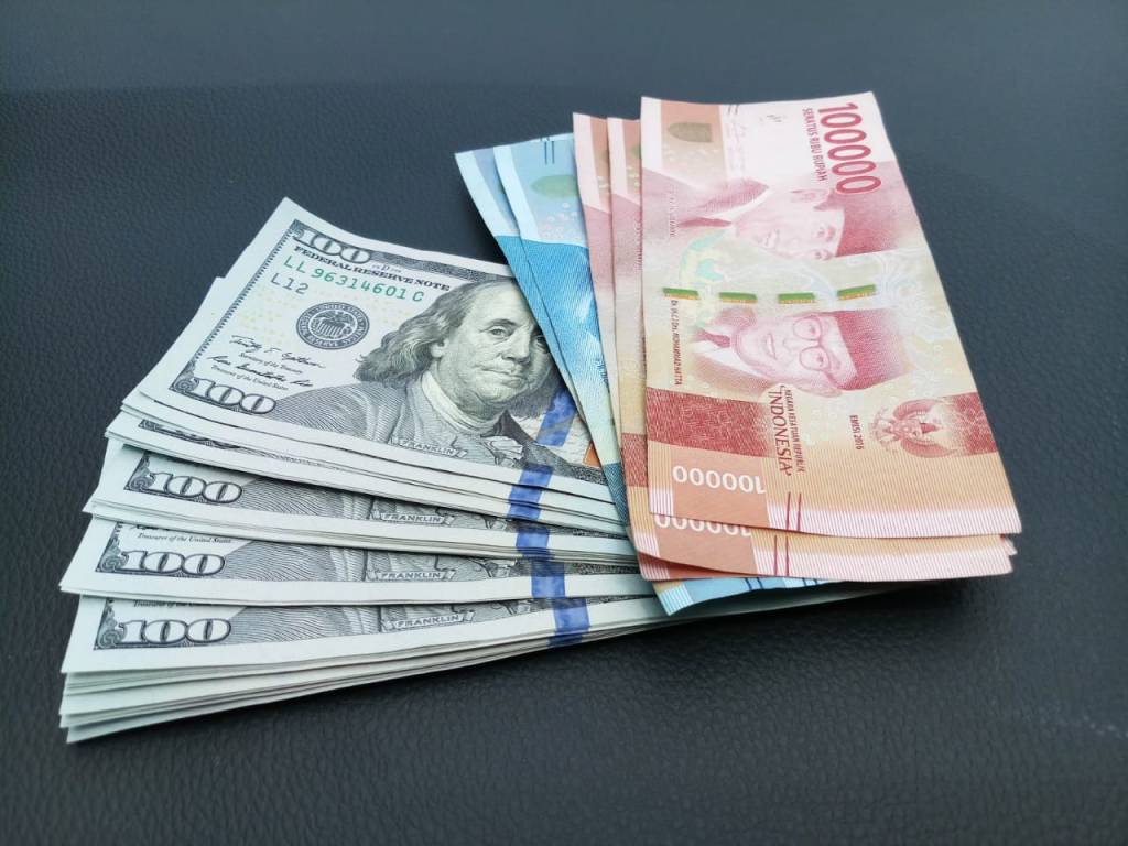 Rupiah Mulai Unjuk Gigi Lagi, Nilai Tukar Dolar AS Turun Jadi Rp 16.300
